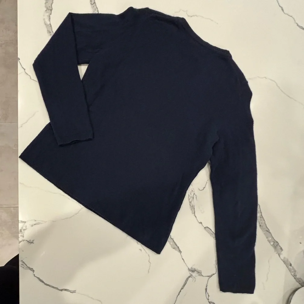 • Lord & Taylor Cashmere Sweater • - Picture 2 of 3